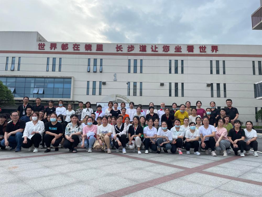 跳绳比赛图1(1).jpg 跳绳比赛图1(1).jpg